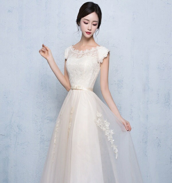 【即納】ウェディングドレス 二次会 花嫁 結婚式 披露宴 ミモレ丈ドレス 刺繍/プリンセスライン 白ワンピース 二次会 花嫁 編み上げタイプ 忘年会 エンパイア 結婚式 演奏会/お嫁さん/発表会/花嫁 【即納】ウェディングドレス 二次会 花嫁 結婚式 披露宴 ミモレ丈ドレス 刺繍/プリンセスライン 白ワンピース 二次会 花嫁 編み上げタイプ 忘年会 エンパイア 結婚式 演奏会/お嫁さん/発表会/花嫁