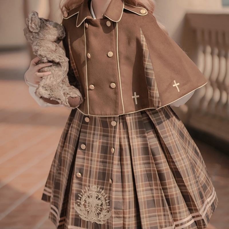 何かの制服とマント(値下げ交渉可) マントとは 服 何かの制服とマント(値下げ交渉可 マント なぜ羽織る