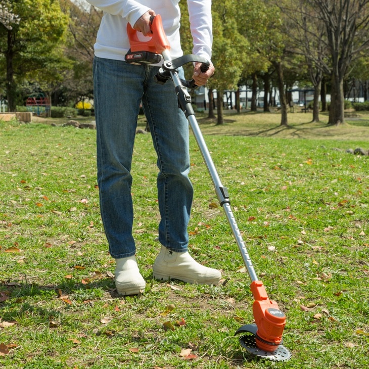 草刈り機 充電式 電動 充電式コードレス4WAY草刈り機 芝生 小枝 草木 雑草 壁際 軽量 ブレード 替え刃 ステンレス チップソー ナイロン刃 ナイロンコードカッター