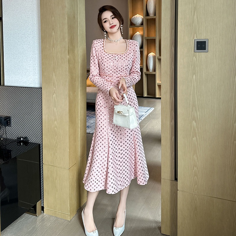 小香風ロングスカート2024秋服新甘気質スクエアネックシングルブレストラシャスパンコールワンピース50696