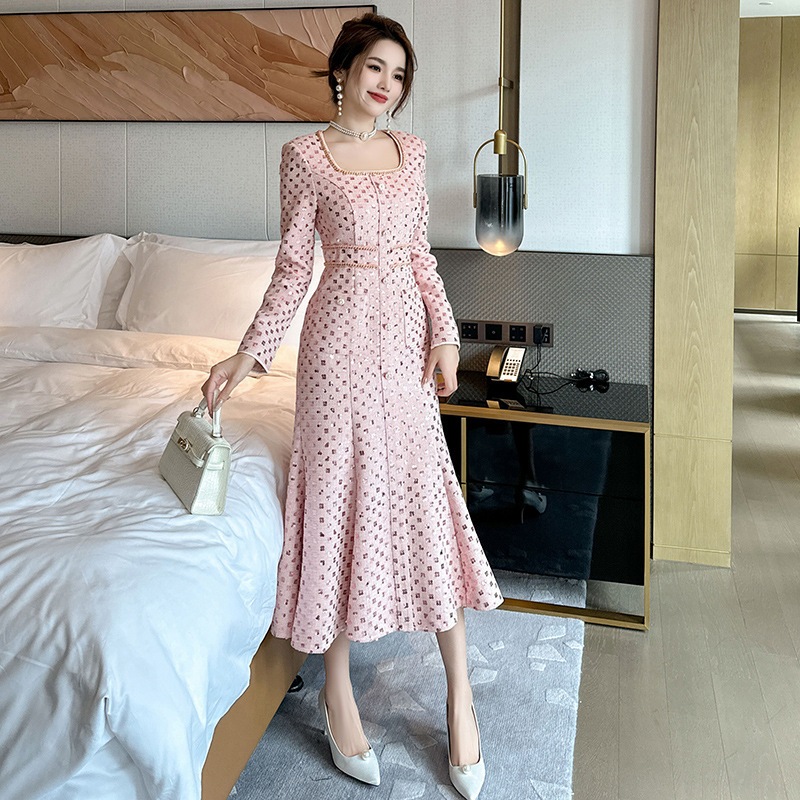 小香風ロングスカート2024秋服新甘気質スクエアネックシングルブレストラシャスパンコールワンピース50696
