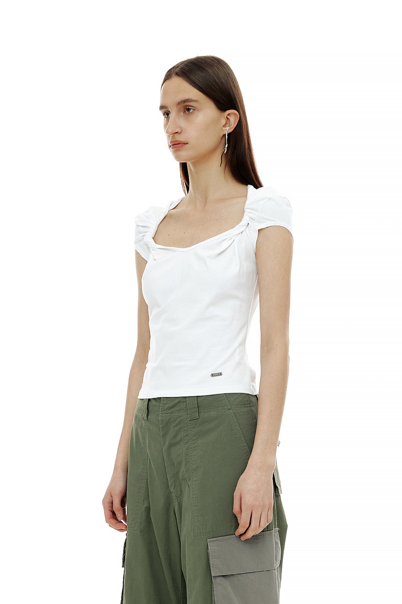 【CERRIC】 TWIST ROUND HALF TOP : WHITE