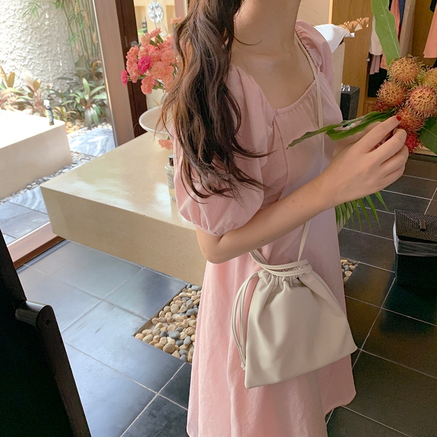 4色 ワンピース 半袖 春夏 フォーマル フレア ひざ丈 ミモレ丈 パフスリーブ スクエアネック フレア Aライン ウエストリボン バックリボン 色展開 ホワイト ブラック ブルー ピンク ワンサイズ 4色 ワンピース 半袖 春夏 フォーマル フレア ひざ丈 ミモレ丈 パフスリーブ スクエアネック フレア Aライン ウエストリボン バックリボン 色展開 ホワイト ブラック ブルー ピンク ワンサイズ