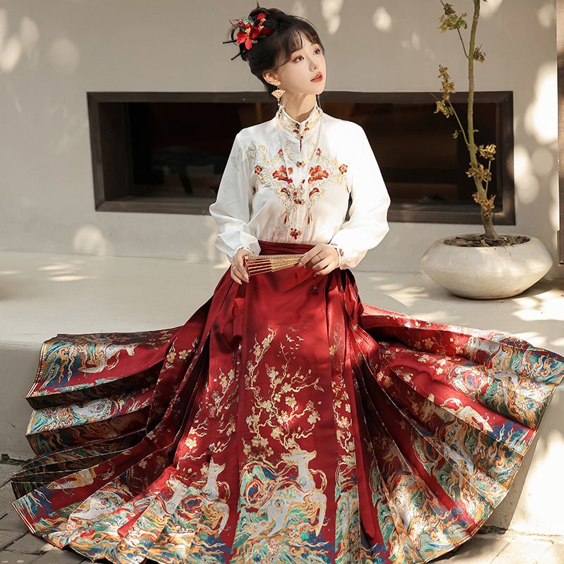 セットアップ 漢服女【鹿の掛け声】明製織金化粧花のスカートセット親友の日常金 セットアップ 漢服女【鹿の掛け声】明製織金化粧花のスカートセット親友の日常金