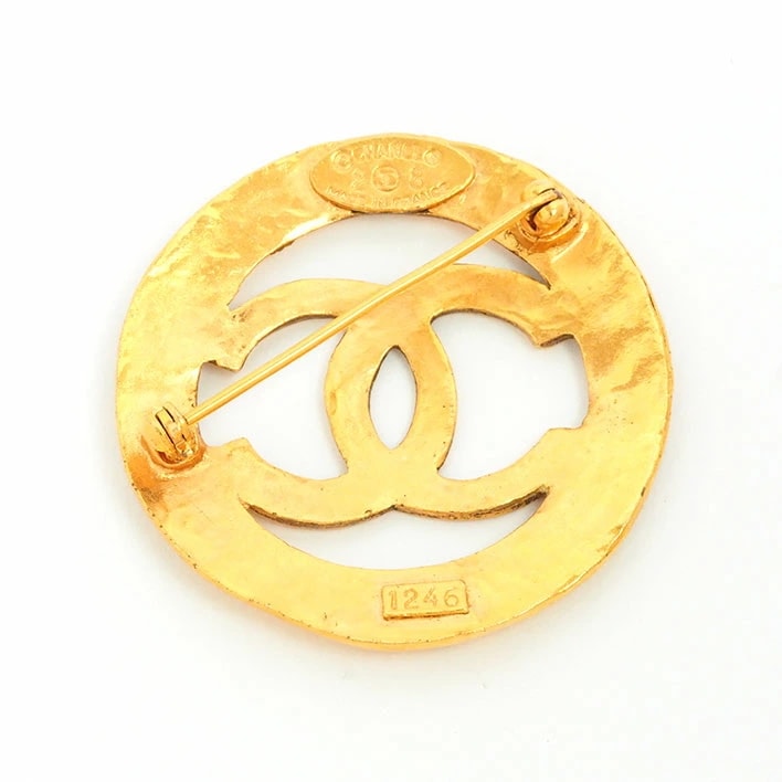 【美品】シャネル ココマーク カットアウト ラウンド 回転ピンタイプ 【ブローチ】 【美品】シャネル ココマーク カットアウト ラウンド 回転ピンタイプ 【ブローチ】