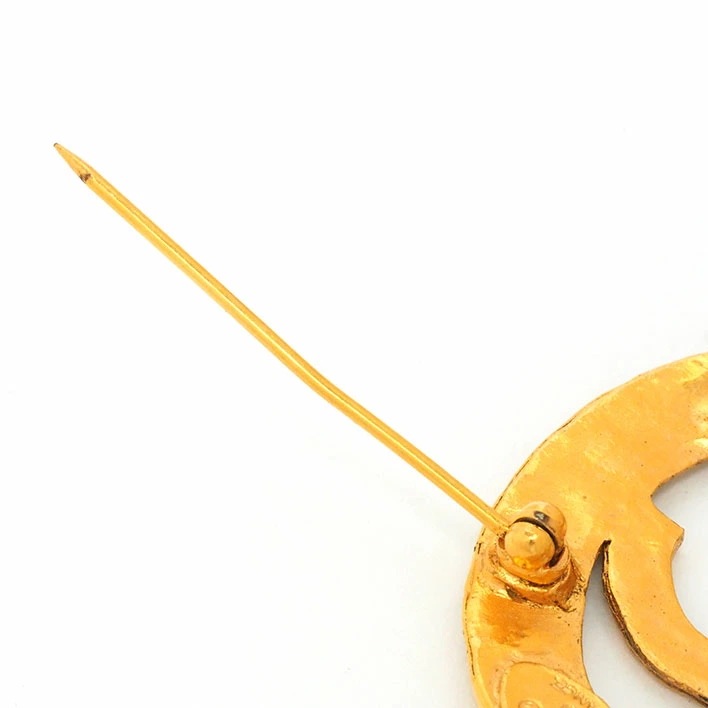 【美品】シャネル ココマーク カットアウト ラウンド 回転ピンタイプ 【ブローチ】 【美品】シャネル ココマーク カットアウト ラウンド 回転ピンタイプ 【ブローチ】