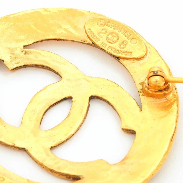 【美品】シャネル ココマーク カットアウト ラウンド 回転ピンタイプ 【ブローチ】 【美品】シャネル ココマーク カットアウト ラウンド 回転ピンタイプ 【ブローチ】