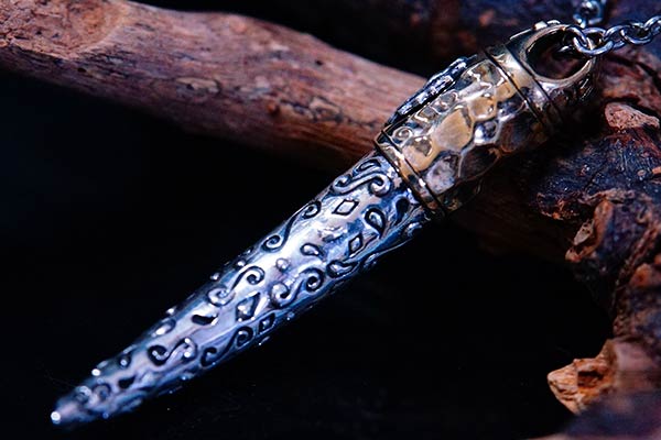 マリア グアダルーペの聖母 牙 爪 十字架 クロス ゴールド シルバー925 ペンダント ネックレス