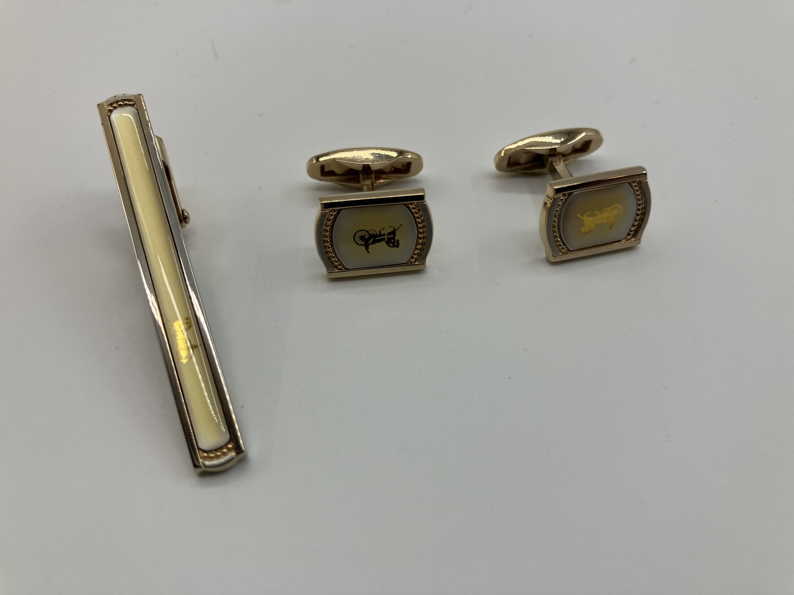 タイピンカフスセット ゴールド 箱付 カフス・タイピン