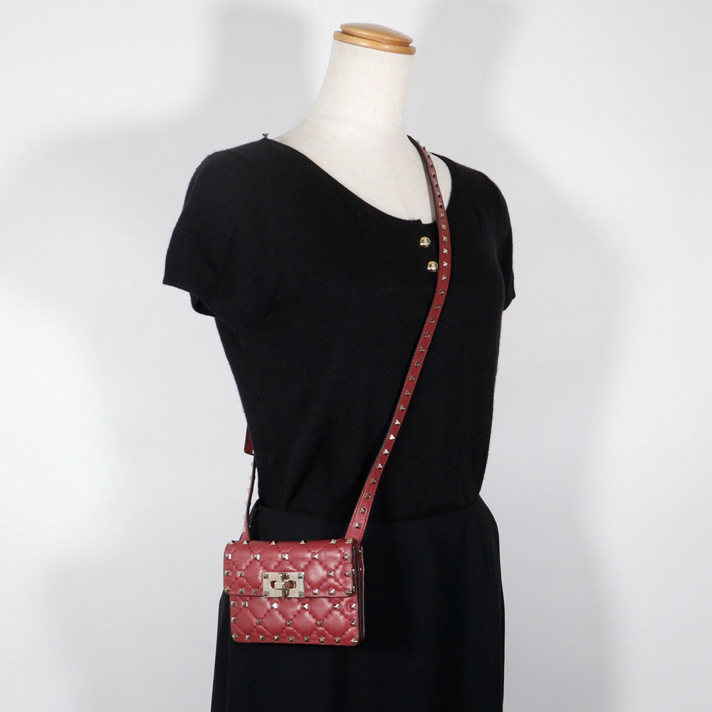 ロックスタッズ ミニショルダー ウォレットショルダー MW0BCA23NAP ショルダーバッグ レザー 赤 レディース 中古品 A-ランク ロックスタッズ ミニショルダー ウォレットショルダー MW0BCA23NAP ショルダーバッグ レザー 赤 レディース 中古品 A-ランク