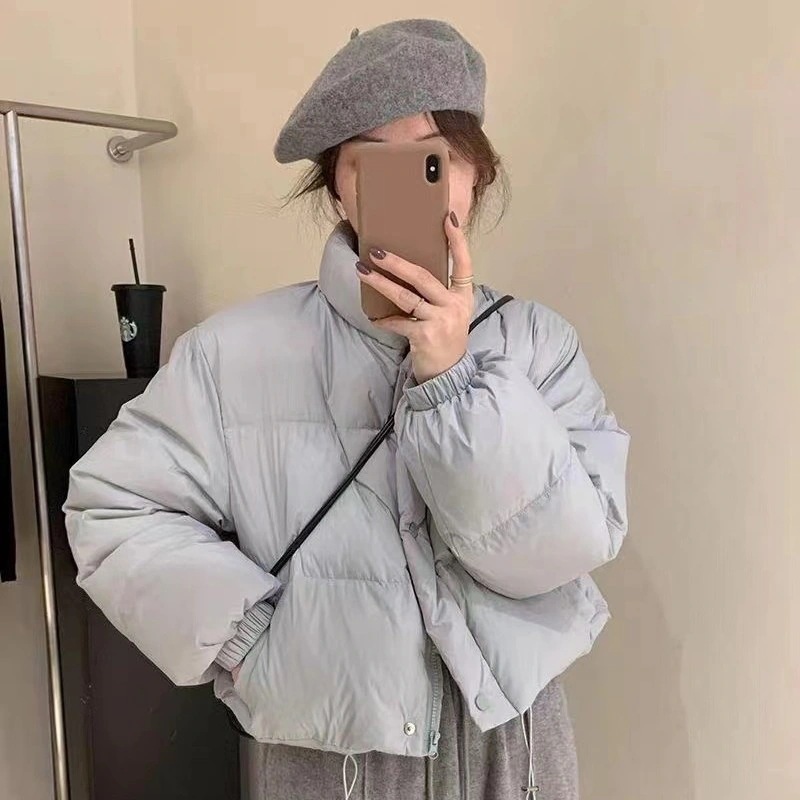 韓国版の甘い短いダウンジャケットの女性東新モデルの立襟の小さい白いアヒルのベルベットのコートのパン服 韓国版の甘い短いダウンジャケットの女性東新モデルの立襟の小さい白いアヒルのベルベットのコートのパン服