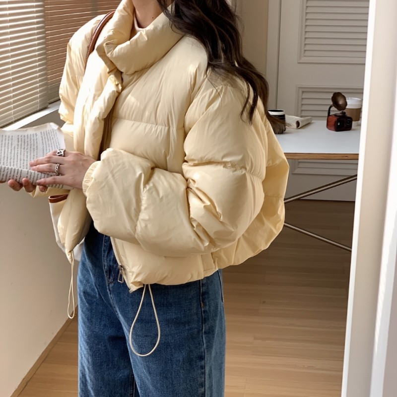 韓国版の甘い短いダウンジャケットの女性東新モデルの立襟の小さい白いアヒルのベルベットのコートのパン服 韓国版の甘い短いダウンジャケットの女性東新モデルの立襟の小さい白いアヒルのベルベットのコートのパン服