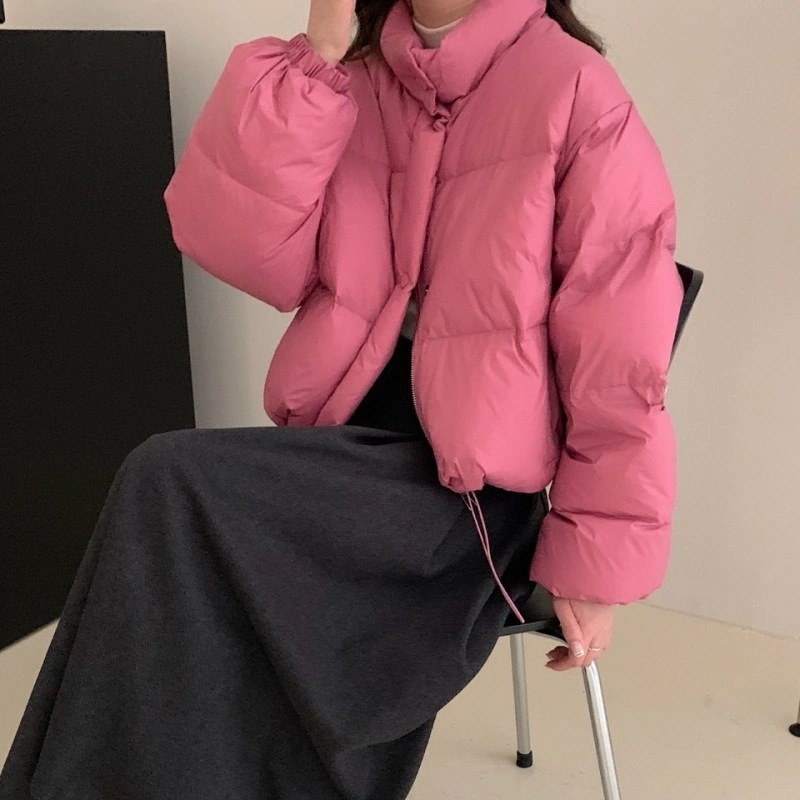 韓国版の甘い短いダウンジャケットの女性東新モデルの立襟の小さい白いアヒルのベルベットのコートのパン服 韓国版の甘い短いダウンジャケットの女性東新モデルの立襟の小さい白いアヒルのベルベットのコートのパン服