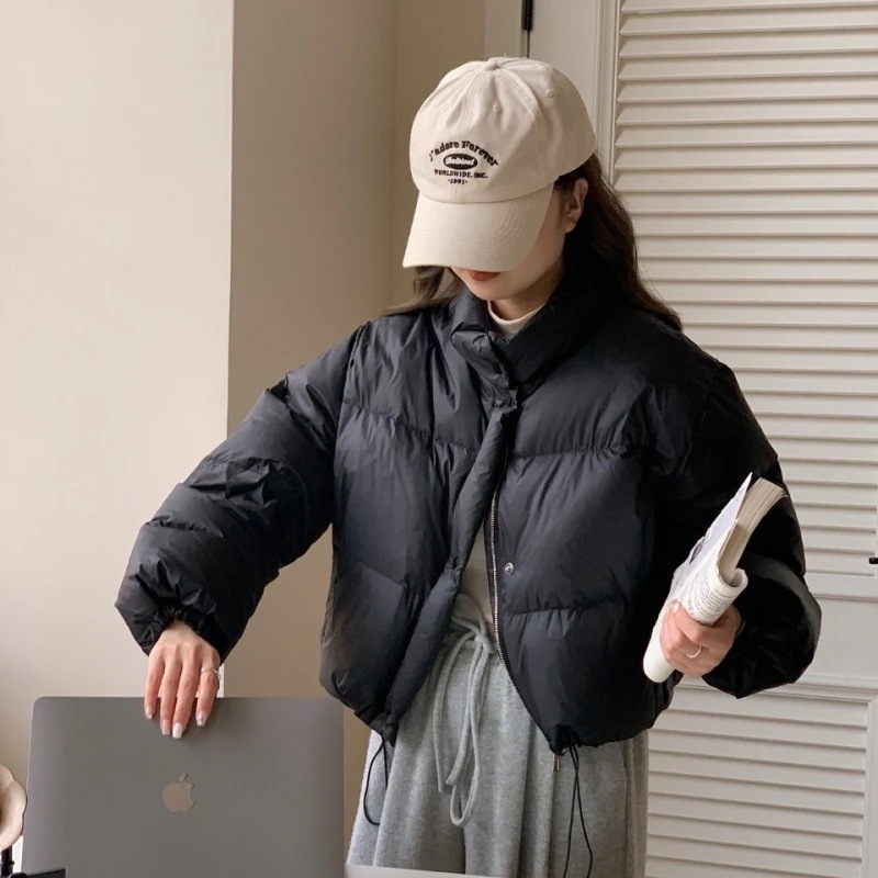 韓国版の甘い短いダウンジャケットの女性東新モデルの立襟の小さい白いアヒルのベルベットのコートのパン服 韓国版の甘い短いダウンジャケットの女性東新モデルの立襟の小さい白いアヒルのベルベットのコートのパン服