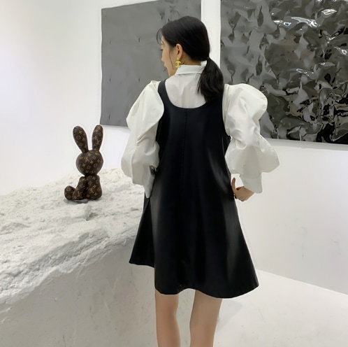 セット デザイン ワンピース ブラウス ジャンパースカート ミニ丈 袖あり 長袖 ボリュームスリーブ 襟付き シャツカラー ビッグカラー デザイン 美ライン ニュアンス レザー PU 起毛 ツーピース セット デザイン ワンピース ブラウス ジャンパースカート ミニ丈 袖あり 長袖 ボリュームスリーブ 襟付き シャツカラー ビッグカラー デザイン 美ライン ニュアンス レザー PU 起毛 ツーピース