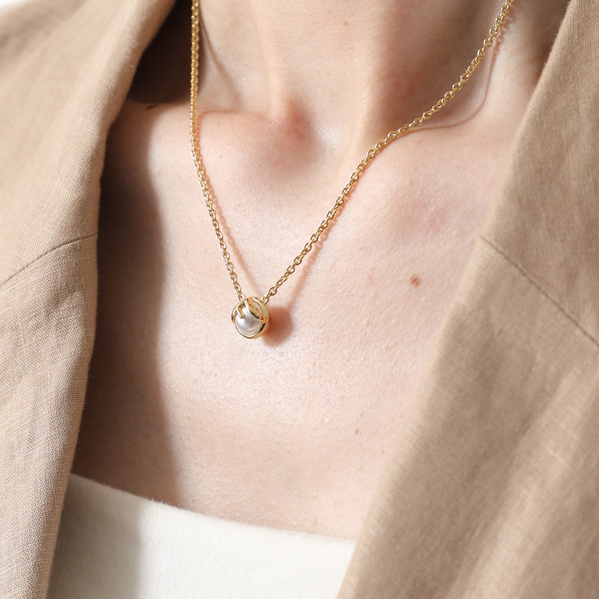 FENDI フェンディ ネックレス F IS エフ イズ 8AK826 A5TO レディース パール ロゴ チェーン メタル アクセサリー カラー2色 FENDI フェンディ ネックレス F IS エフ イズ 8AK826 A5TO レディース パール ロゴ チェーン メタル アクセサリー カラー2色