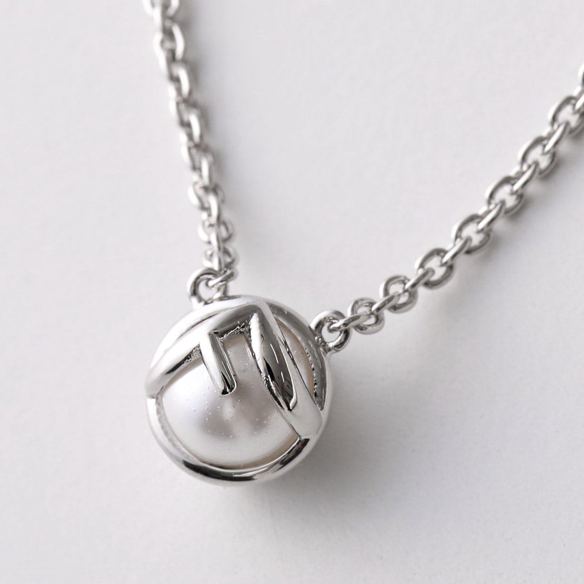 FENDI フェンディ ネックレス F IS エフ イズ 8AK826 A5TO レディース パール ロゴ チェーン メタル アクセサリー カラー2色 FENDI フェンディ ネックレス F IS エフ イズ 8AK826 A5TO レディース パール ロゴ チェーン メタル アクセサリー カラー2色