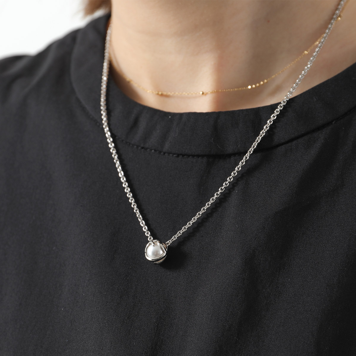 FENDI フェンディ ネックレス F IS エフ イズ 8AK826 A5TO レディース パール ロゴ チェーン メタル アクセサリー カラー2色 FENDI フェンディ ネックレス F IS エフ イズ 8AK826 A5TO レディース パール ロゴ チェーン メタル アクセサリー カラー2色