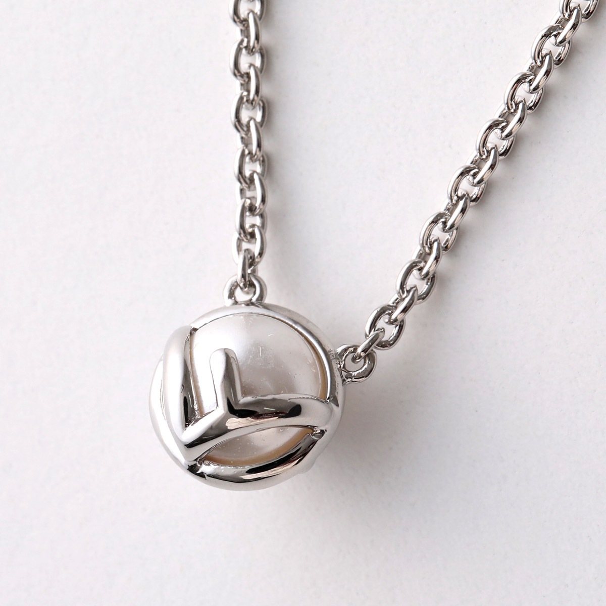 FENDI フェンディ ネックレス F IS エフ イズ 8AK826 A5TO レディース パール ロゴ チェーン メタル アクセサリー カラー2色 FENDI フェンディ ネックレス F IS エフ イズ 8AK826 A5TO レディース パール ロゴ チェーン メタル アクセサリー カラー2色