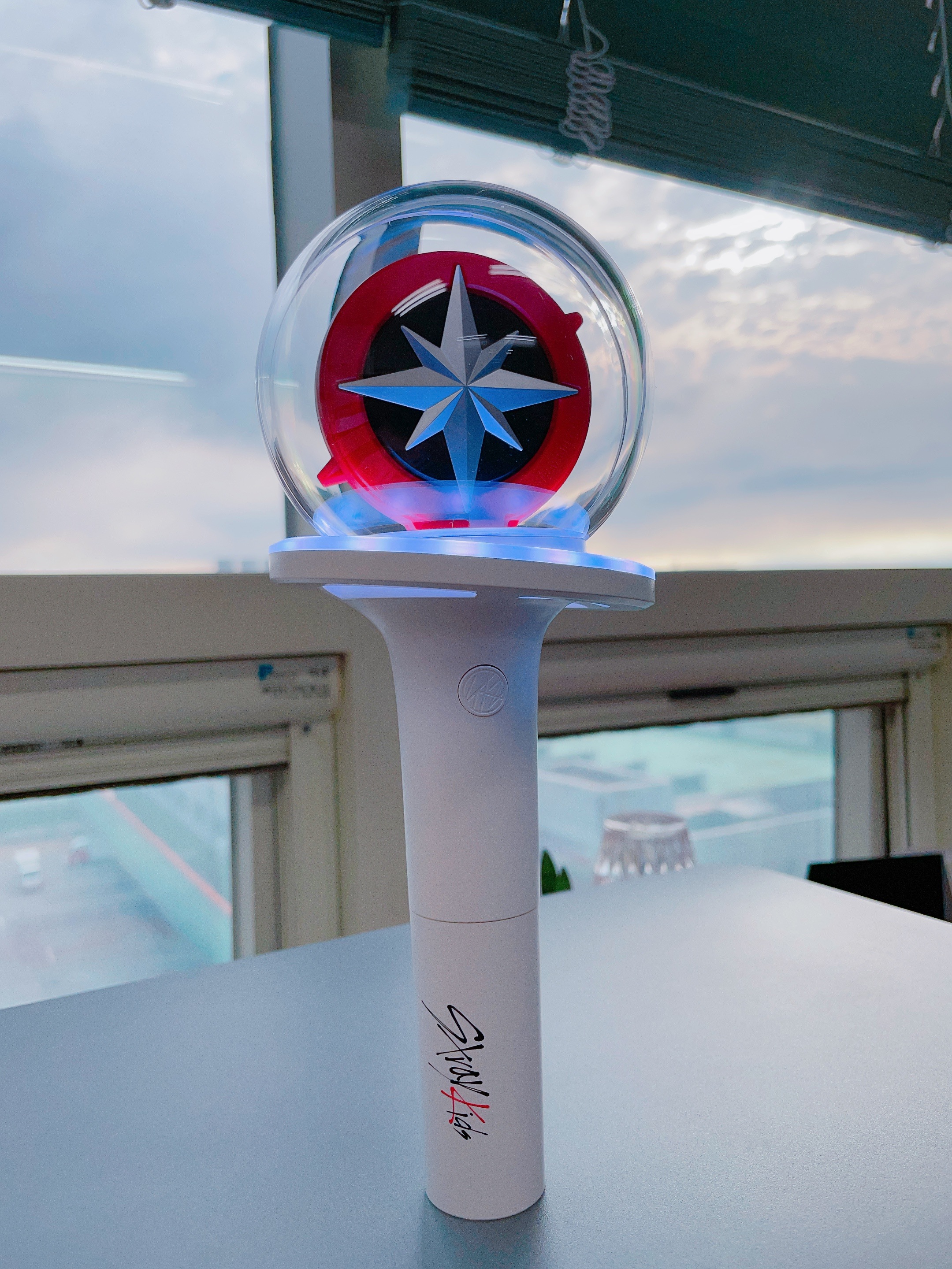 [注文当日出荷] Stray Kids OFFICIAL LIGHT STICK VER.2