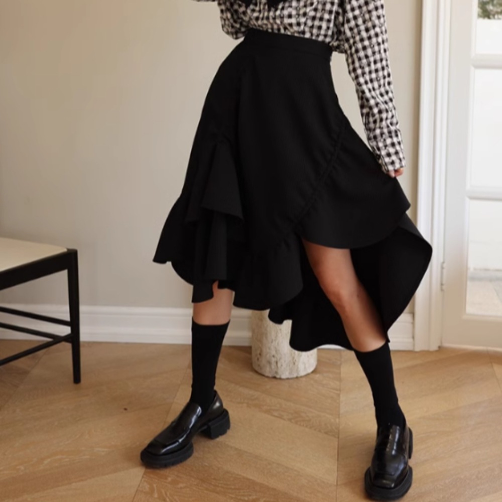ボトムス スカート ミモレ丈スカート 段フリル ミモレ丈 セミフレア かわいい 大人可愛い きれいめ シンプル カジュアル 上品 おしゃれ かっこいい 大人女子 こなれ感 個性的 主役級 存在感