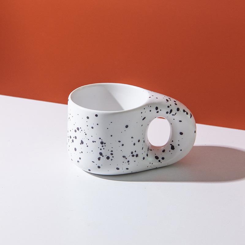 丸みのある優しい色味のカップ&ソーサーセット 北欧デザイン 丸みのある優しい色味のカップ&ソーサーセット 北欧デザイン