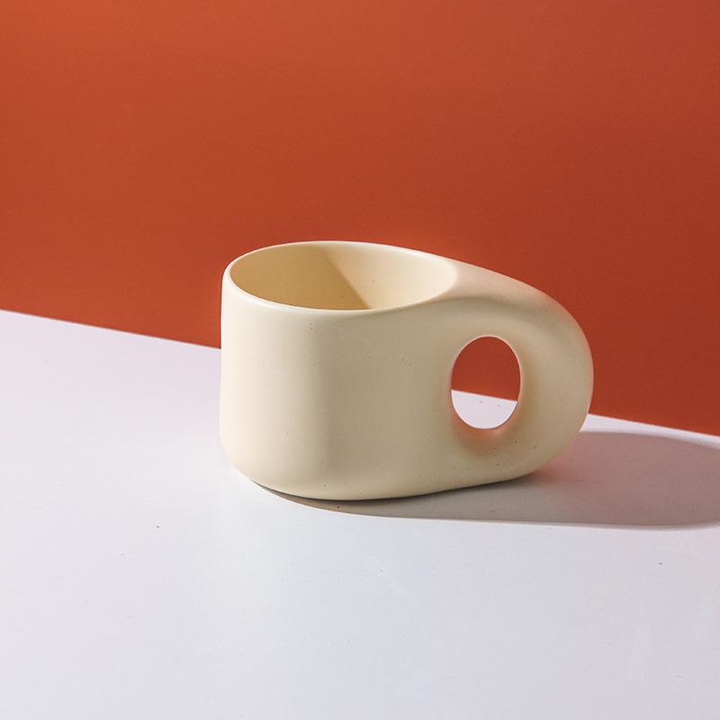 丸みのある優しい色味のカップ&ソーサーセット 北欧デザイン 丸みのある優しい色味のカップ&ソーサーセット 北欧デザイン