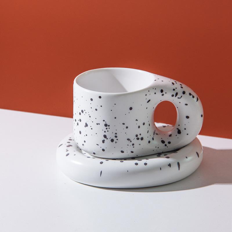 丸みのある優しい色味のカップ&ソーサーセット 北欧デザイン 丸みのある優しい色味のカップ&ソーサーセット 北欧デザイン