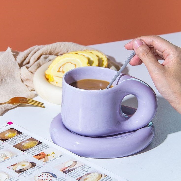 丸みのある優しい色味のカップ&ソーサーセット 北欧デザイン 丸みのある優しい色味のカップ&ソーサーセット 北欧デザイン