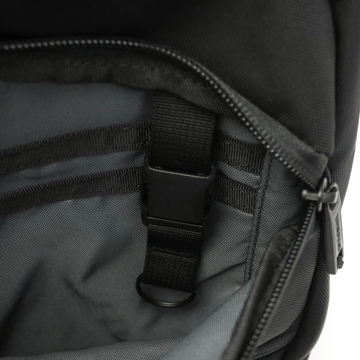 日本正規品 ボディバッグ MFC COLLECTION SLING WR ショルダーバッグ 7.3L A4 大容量 縦型 PC収納 BRA231L43