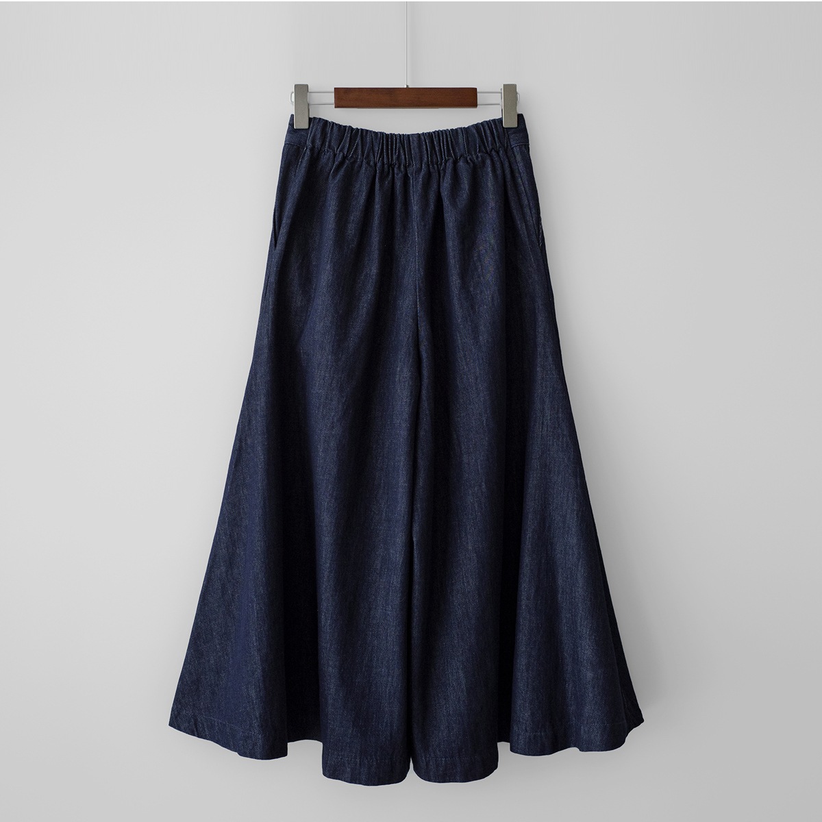 パンツ ガウチョパンツ デニムパンツ バギーパンツ ロング ロング丈 アンクル丈 フレア ワイド ガウチョ Aライン ウエストゴム 伸縮性 綿 デニム ブルーデニム 大人可愛い カジュアル 大人