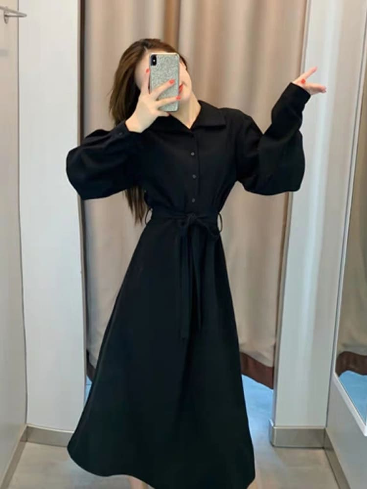 ミドル丈ワンピース シンプル ブラック 黒 ミドル丈 袖あり 長袖 襟付き Ａライン ボタン