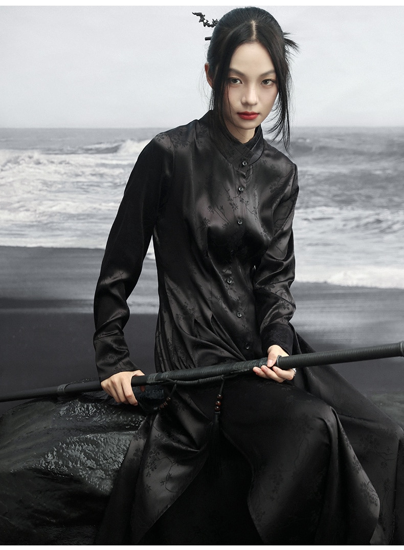 チャイナ風ワンピース ロング丈 中華服 改良漢服 切り替え ブラック 黒いプレゼント 個性的なデザイン ステージ衣装 演出衣装 イベント こせい 個性 特徴あり 新作 TV 主演