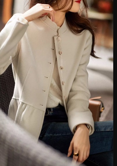 レディース コート アウター 上着 ウール ミドル丈 長袖 フェミニン フリル ボタン 切り替えデザイン 裏起毛 かわいい 大人可愛い きれいめ シンプル 上品 おしゃれ レトロ ガーリー 個性的 レディース コート アウター 上着 ウール ミドル丈 長袖 フェミニン フリル ボタン 切り替えデザイン 裏起毛 かわいい 大人可愛い きれいめ シンプル 上品 おしゃれ レトロ ガーリー 個性的