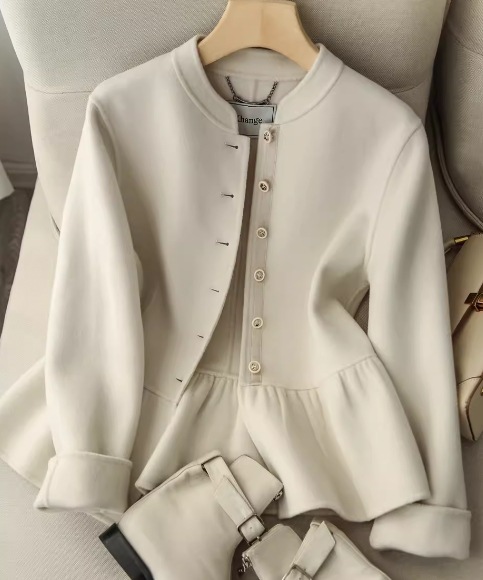 レディース コート アウター 上着 ウール ミドル丈 長袖 フェミニン フリル ボタン 切り替えデザイン 裏起毛 かわいい 大人可愛い きれいめ シンプル 上品 おしゃれ レトロ ガーリー 個性的 レディース コート アウター 上着 ウール ミドル丈 長袖 フェミニン フリル ボタン 切り替えデザイン 裏起毛 かわいい 大人可愛い きれいめ シンプル 上品 おしゃれ レトロ ガーリー 個性的