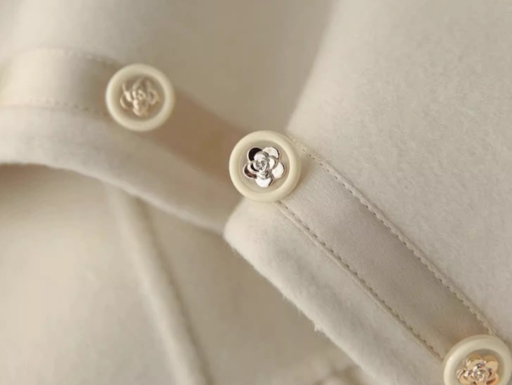 レディース コート アウター 上着 ウール ミドル丈 長袖 フェミニン フリル ボタン 切り替えデザイン 裏起毛 かわいい 大人可愛い きれいめ シンプル 上品 おしゃれ レトロ ガーリー 個性的 レディース コート アウター 上着 ウール ミドル丈 長袖 フェミニン フリル ボタン 切り替えデザイン 裏起毛 かわいい 大人可愛い きれいめ シンプル 上品 おしゃれ レトロ ガーリー 個性的