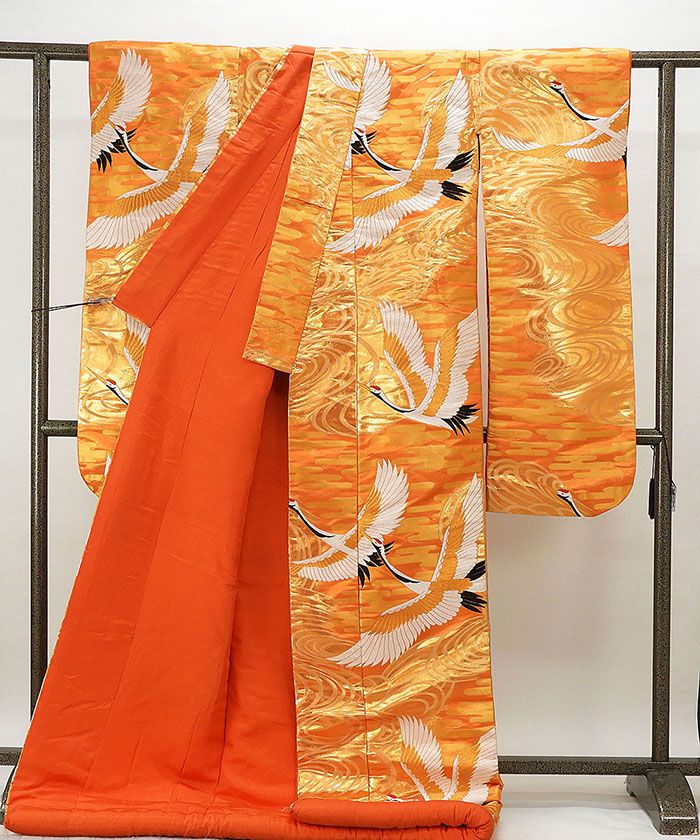 色打掛 正絹 流水霞舞鶴模様 打掛 花嫁衣裳 婚礼 リサイクル 着物 e3089 色打掛 正絹 流水霞舞鶴模様 打掛 花嫁衣裳 婚礼 リサイクル 着物 e3089