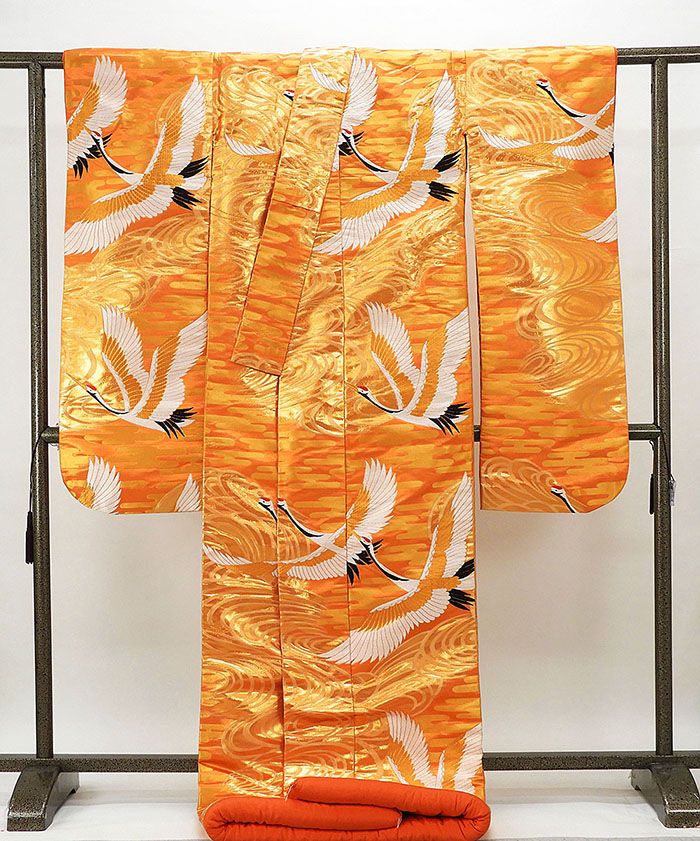 正絹　打掛 着物」のアイデア 15 件 | 結婚式 色打掛, 花嫁衣装 色打掛, 花嫁