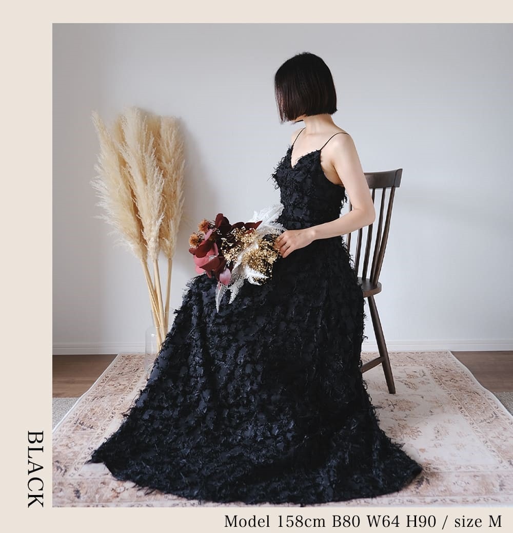 二次会前撮り白ワンピースドレス　ウェディングドレススレンダーホワイト白花嫁花嫁ドレスエンパイアドレス披露宴フォトウエディングロングドレスフェザーモチーフ大人大きいサイズ