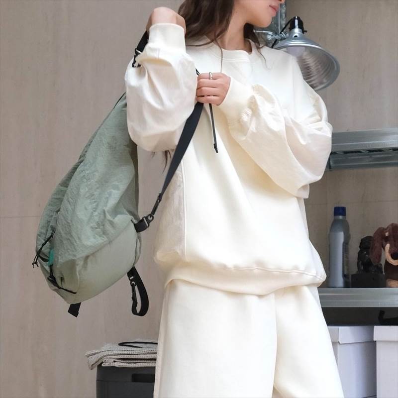 トップス レディース カットソー プルオーバー ワイド 個性的 春 秋 冬 長袖 ボリューム袖 ラウンドネック 切り替えデザイン ネイビー オフホワイト 無地 フリーサイズ 異素材MIX オフィス 学