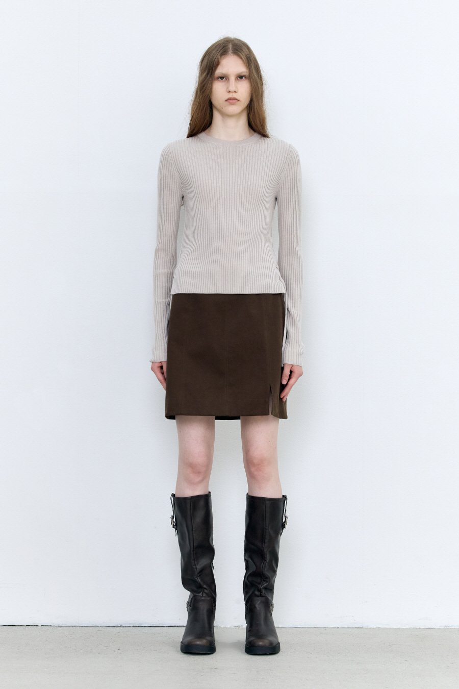 【INSILENCE】 RIBBED STRAP KNITWEAR : ASH BEIGE