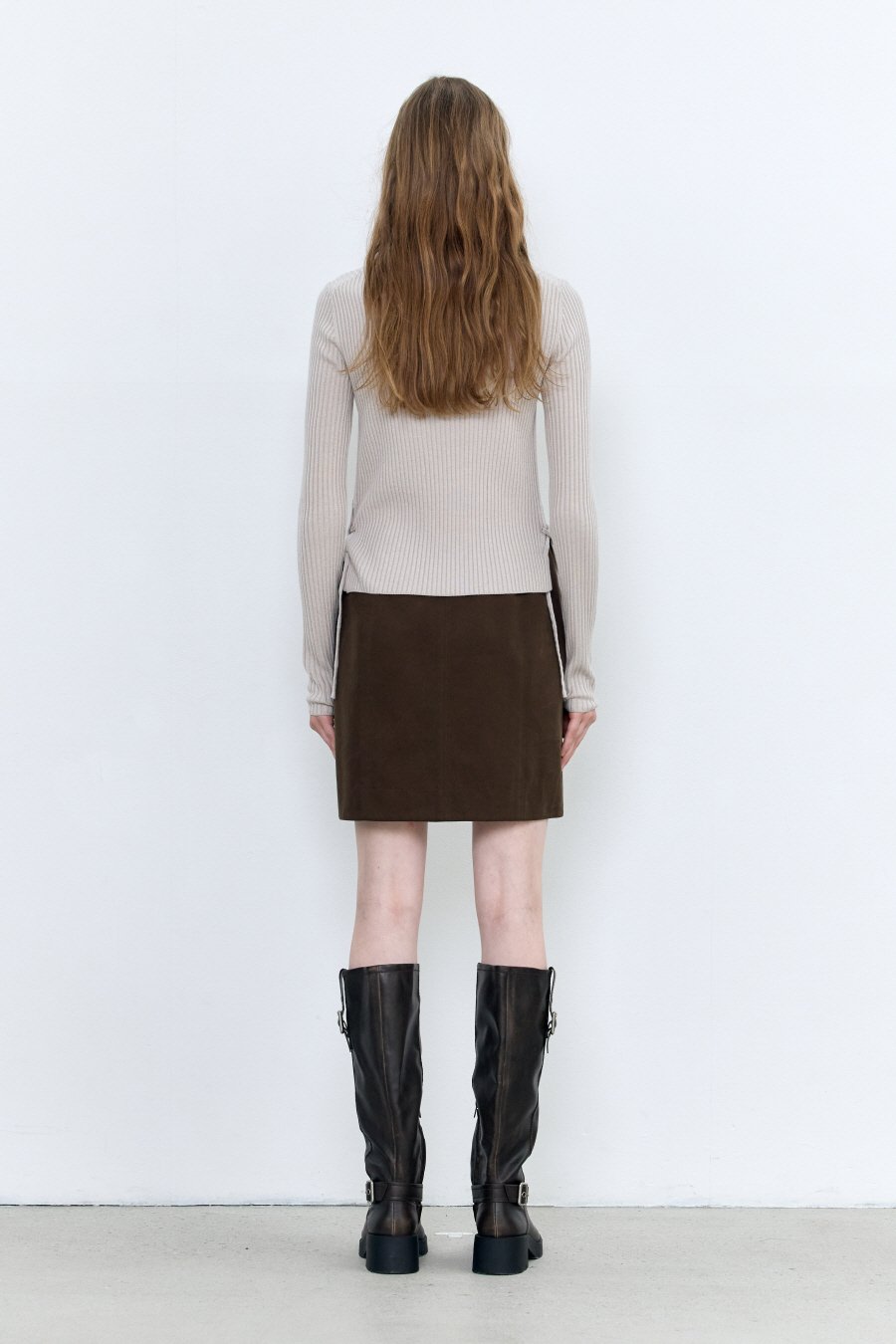 【INSILENCE】 RIBBED STRAP KNITWEAR : ASH BEIGE