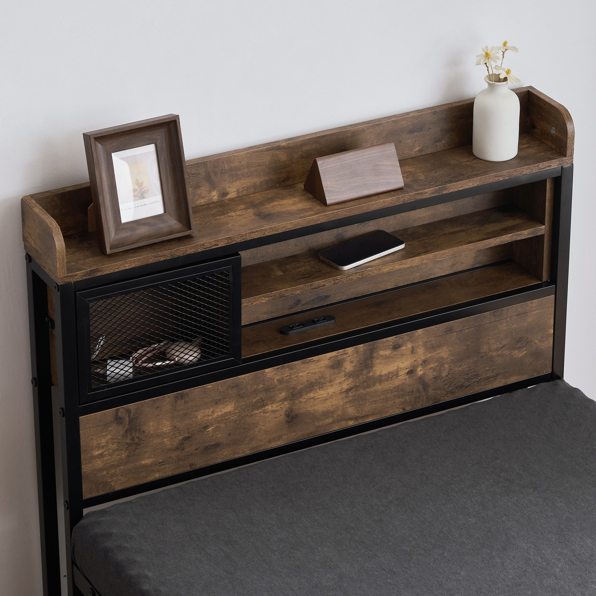 60S ベッドフレーム シングル シングルベッド パイプベッド コンセント付き 宮付き 木 コンセント ベッド 木製 下収納 スチール おしゃれ ヴィンテージ風 アイアンベッド シンプル 北欧風【Sシ 60S ベッドフレーム シングル シングルベッド パイプベッド コンセント付き 宮付き 木 コンセント ベッド 木製 下収納 スチール おしゃれ ヴィンテージ風 アイアンベッド シンプル 北欧風【Sシ