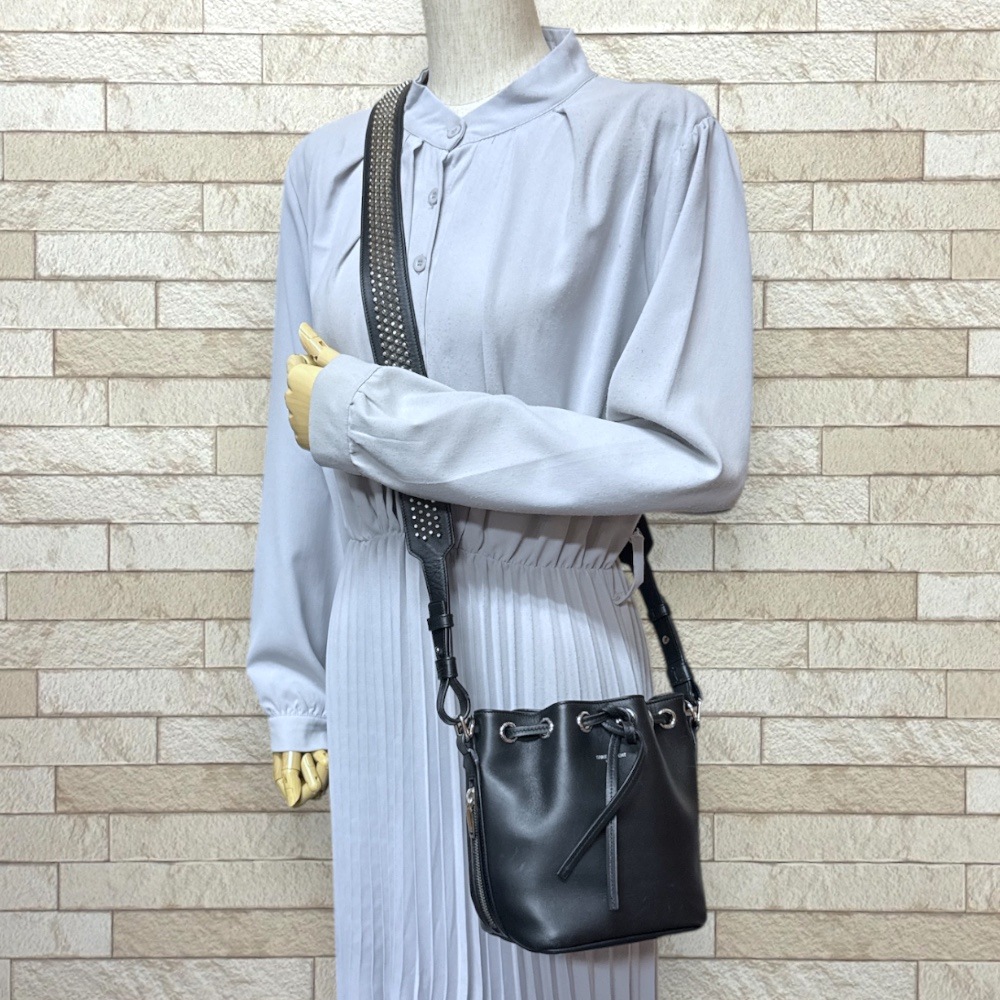 サンローラン スタッズ エマニュエルバケット ショルダーバッグ レザー 357603 ブラック SAINT LAURENT 中古 サンローラン スタッズ エマニュエルバケット ショルダーバッグ レザー 357603 ブラック SAINT LAURENT 中古