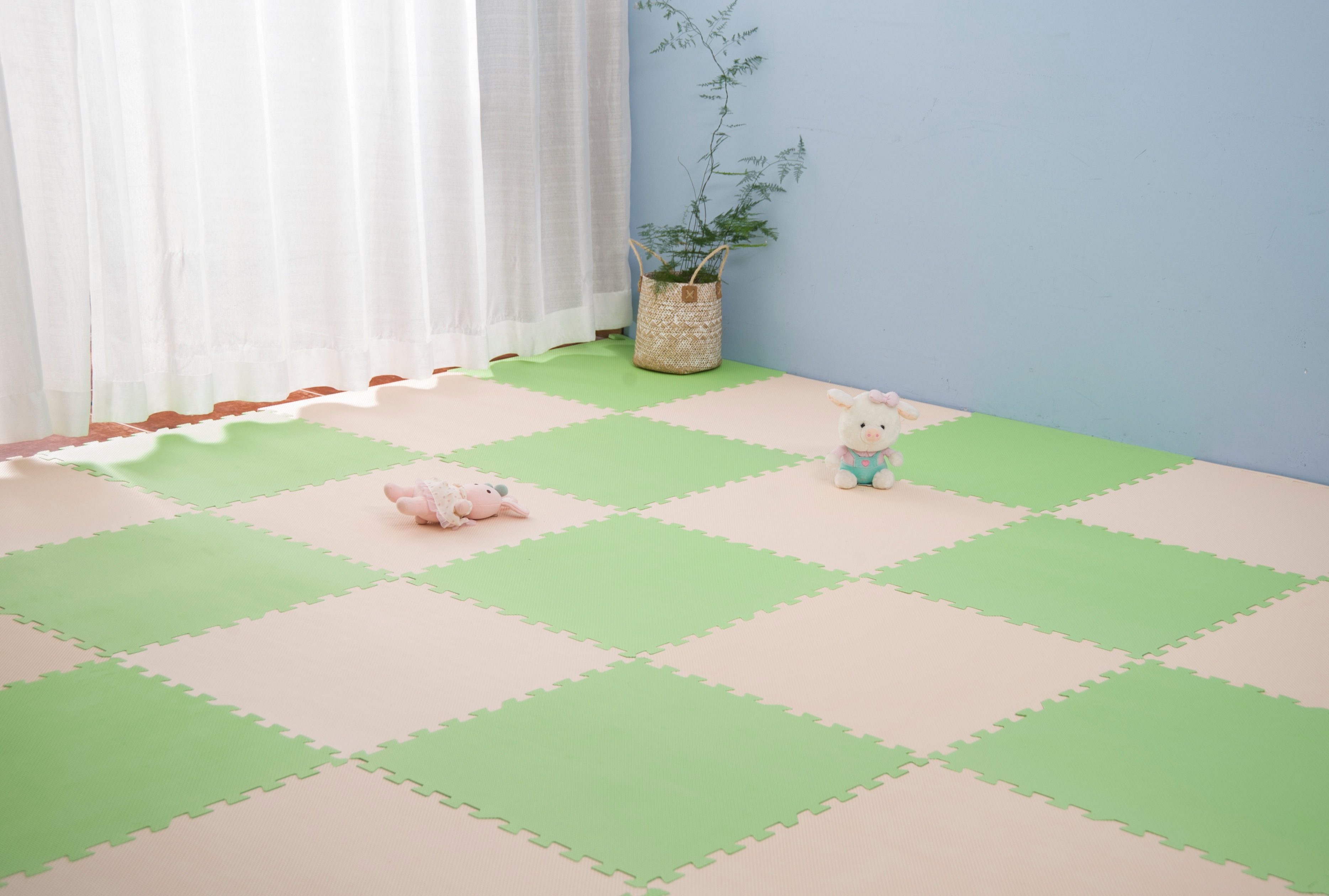 ジョイントマット 大判60cm 3畳 16枚 厚手 2cm おしゃれ EVA高品質 防音断熱 安心のノンホル 転倒防止 サイドパーツ付き【グリーンベージュ】 Green Plastic 家具 フロア