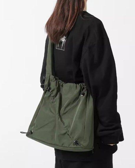 バッグ カバン レディース メンズ 男女権用 ユニセックス ショルダー 斜めがけ 肩がけ 大容量 折り畳み可能 スクエア 四角 ポケット ファスナー 柔らかい ソフト シンプル カジュアル お洒落 バッグ カバン レディース メンズ 男女権用 ユニセックス ショルダー 斜めがけ 肩がけ 大容量 折り畳み可能 スクエア 四角 ポケット ファスナー 柔らかい ソフト シンプル カジュアル お洒落