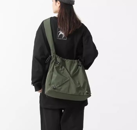 バッグ カバン レディース メンズ 男女権用 ユニセックス ショルダー 斜めがけ 肩がけ 大容量 折り畳み可能 スクエア 四角 ポケット ファスナー 柔らかい ソフト シンプル カジュアル お洒落 バッグ カバン レディース メンズ 男女権用 ユニセックス ショルダー 斜めがけ 肩がけ 大容量 折り畳み可能 スクエア 四角 ポケット ファスナー 柔らかい ソフト シンプル カジュアル お洒落