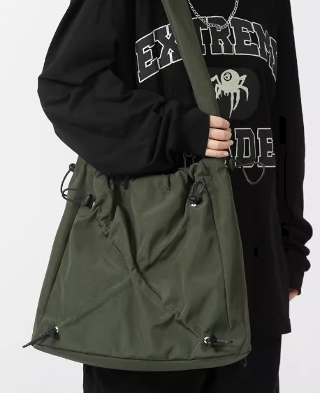 バッグ カバン レディース メンズ 男女権用 ユニセックス ショルダー 斜めがけ 肩がけ 大容量 折り畳み可能 スクエア 四角 ポケット ファスナー 柔らかい ソフト シンプル カジュアル お洒落 バッグ カバン レディース メンズ 男女権用 ユニセックス ショルダー 斜めがけ 肩がけ 大容量 折り畳み可能 スクエア 四角 ポケット ファスナー 柔らかい ソフト シンプル カジュアル お洒落