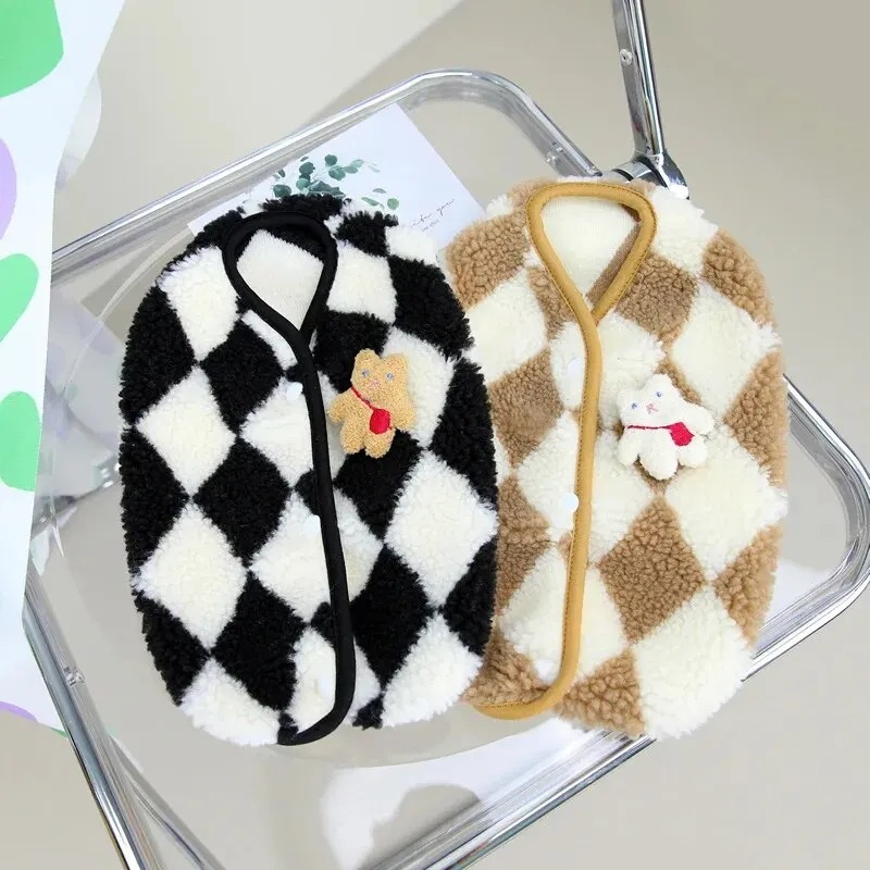 犬用のソフトフリースジャンプスーツ,子犬と子猫用のチェックウェア,コスチュームコート,ペット服,1個