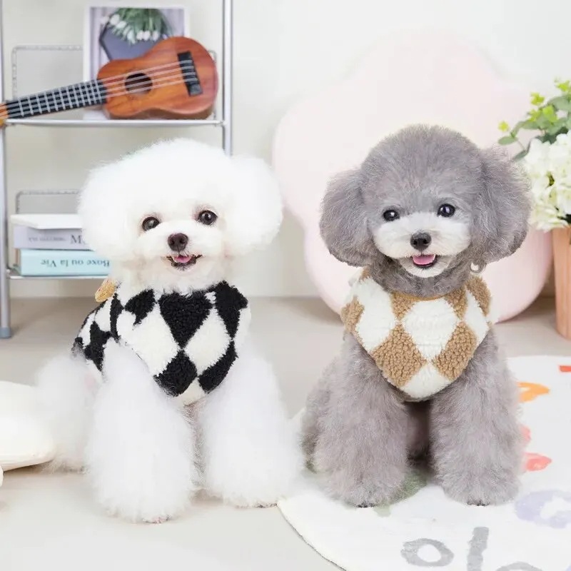犬用のソフトフリースジャンプスーツ,子犬と子猫用のチェックウェア,コスチュームコート,ペット服,1個